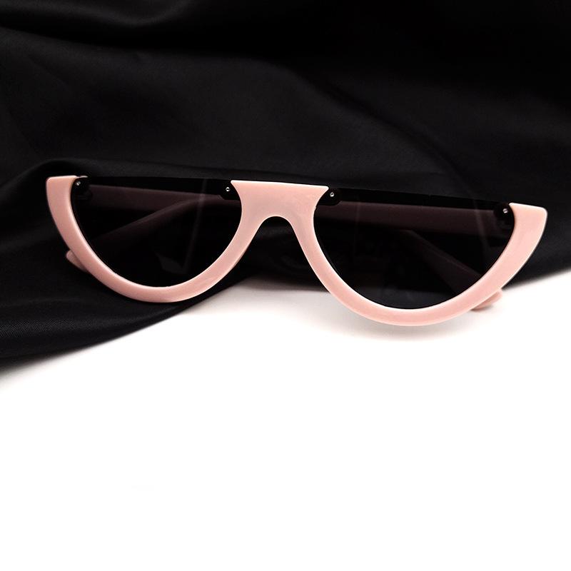Women s half-frame cut-edge punk sunglasses Transparent coloured retro glasses Fashion party glasses Simple casual accessories
Women s half-frame cut-edge punk sunglasses Transparent coloured retro glasses Fashion party glasses Simple casual accessories