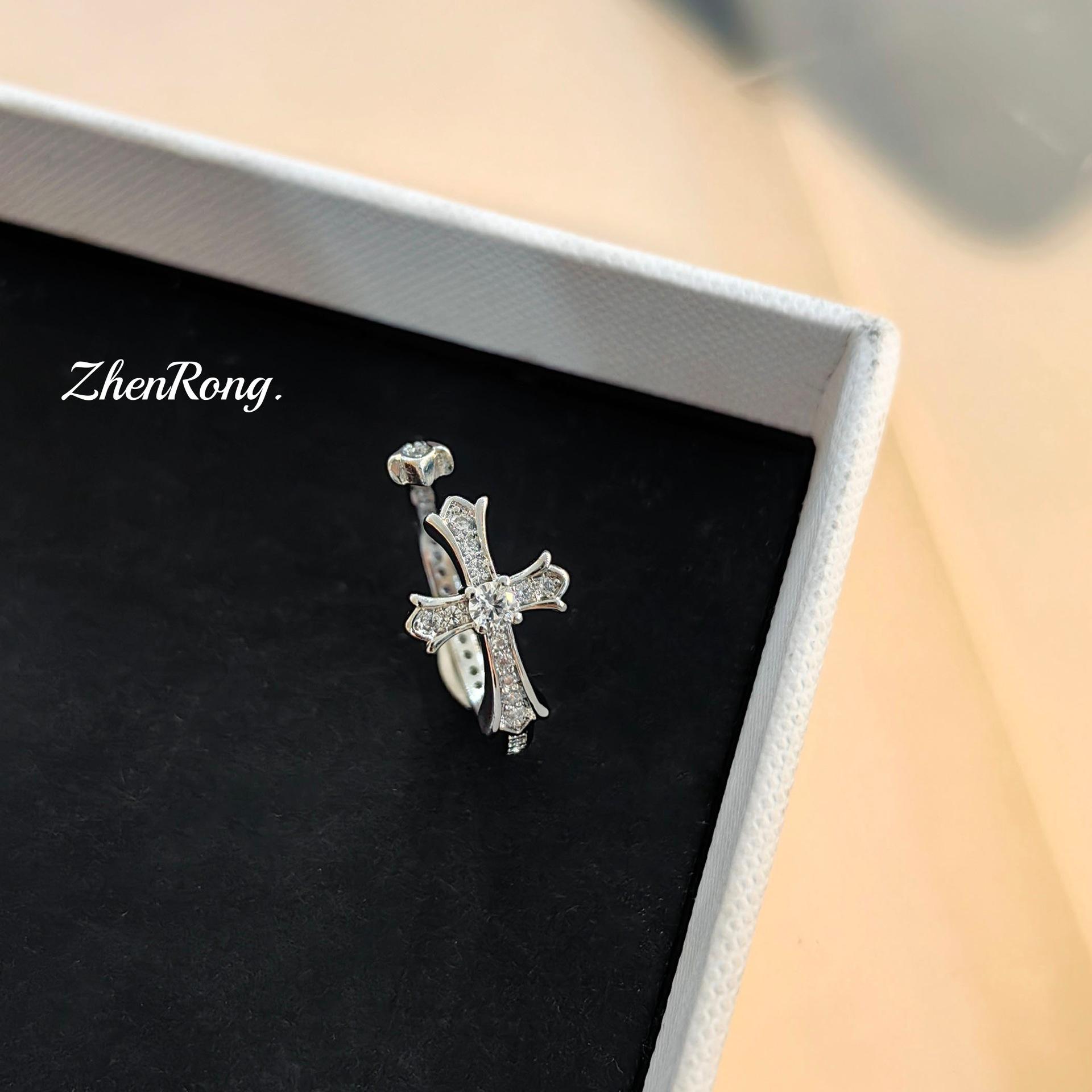 Vintage Cross Rhinestone Bracelet For Women Light Luxury Open Bangle Elegant Fashion Jewelry
Vintage Cross Rhinestone Bracelet For Women Light Luxury Open Bangle Elegant Fashion Jewelry