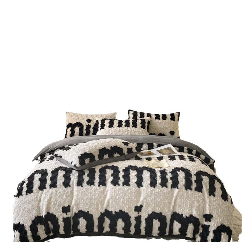 Autumn and Winter Rose Dopamine Four-piece Set with High Weight Rabbit Velvet and Milk Velvet Fashionable Thickened Warm Bedding
Autumn and Winter Rose Dopamine Four-piece Set with High Weight Rabbit Velvet and Milk Velvet Fashionable Thickened Warm Bedding