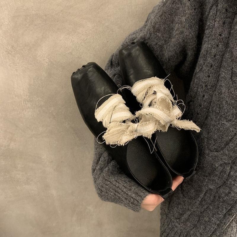 Autumn Women s Shoes 2026 New Versatile Fashion Square Toe Mid Heel Women s High Heels Lace Up Outdoor High Quality Shoes Ladies 35 чорний
Autumn Women s Shoes 2026 New Versatile Fashion Square Toe Mid Heel Women s High Heels Lace Up Outdoor High Quality Shoes Ladies 35 чорний