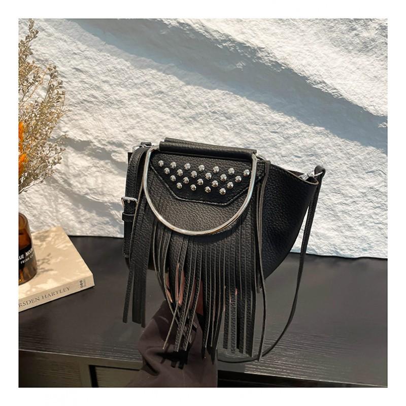 Trend Rivet Tassel Single-shoulder Cross-body Bag All-matching Fashionable Portable Shell Niche Women s чорний
Trend Rivet Tassel Single-shoulder Cross-body Bag All-matching Fashionable Portable Shell Niche Women s чорний
