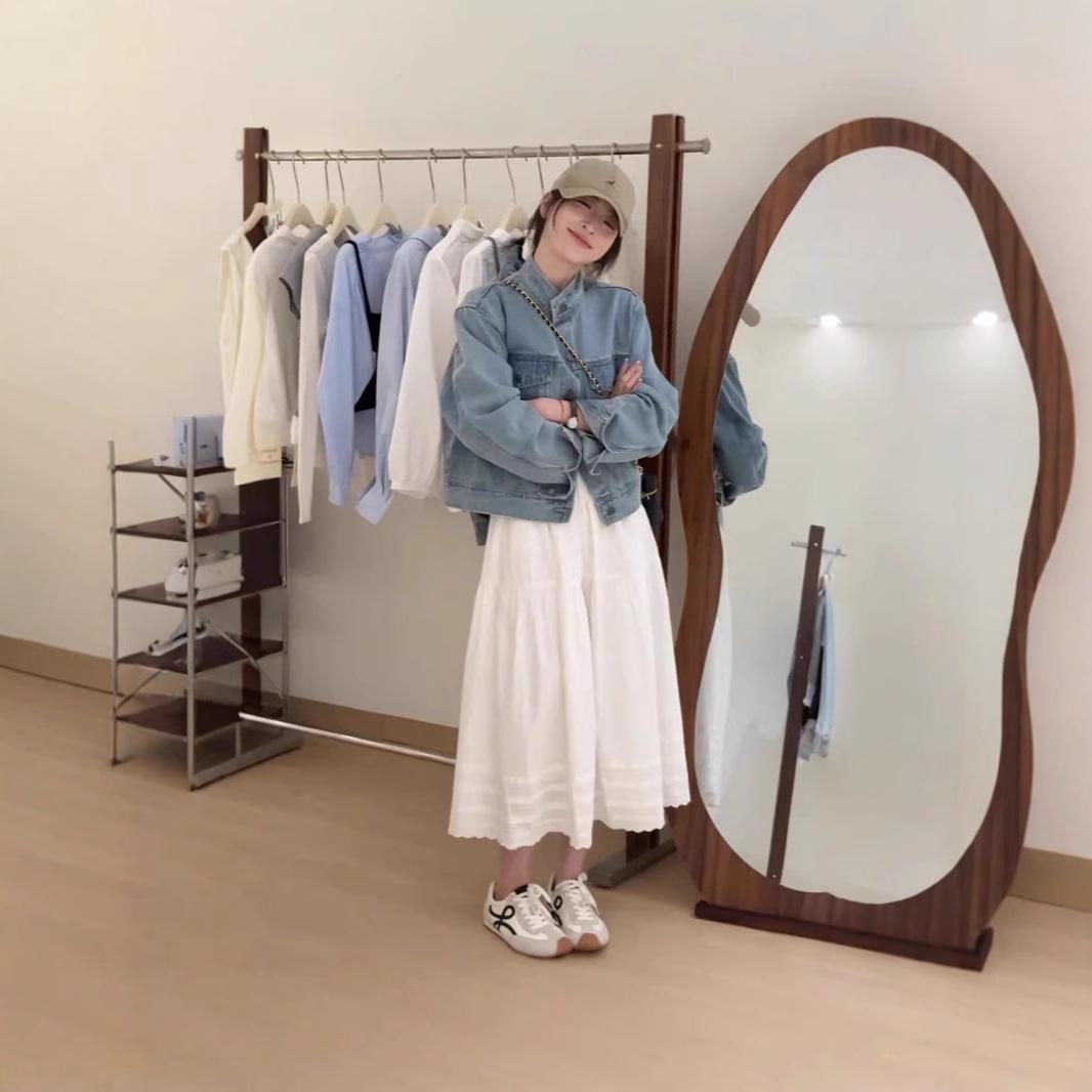 Korean-Style Denim Jacket with Stand-Up Collar - Women s Spring 2025 Trendy Niche Design M
Korean-Style Denim Jacket with Stand-Up Collar - Women s Spring 2025 Trendy Niche Design M