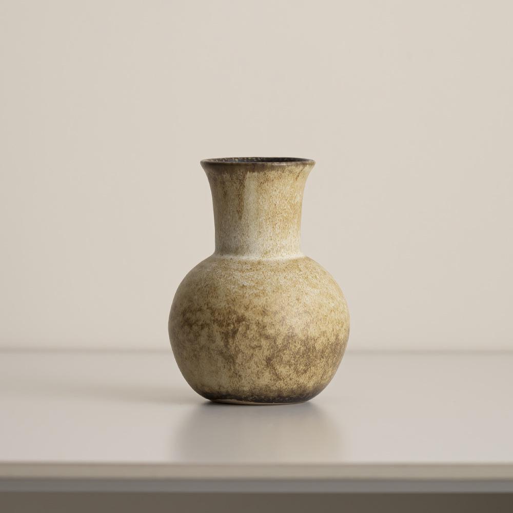 Popular Japanese Coarse Pottery Vase for Indoor & Outdoor Floral Arrangements - Vintage Kiln-Changed Style
Popular Japanese Coarse Pottery Vase for Indoor & Outdoor Floral Arrangements - Vintage Kiln-Changed Style