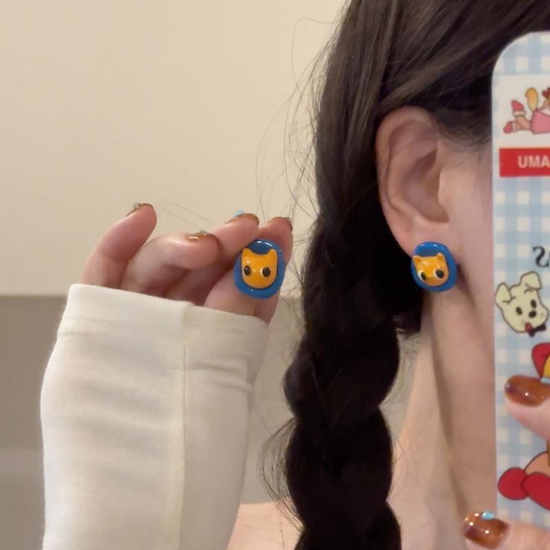 Cartoon kitten oval stud earrings simple and cute high-end earrings fashionable and versatile earrings
Cartoon kitten oval stud earrings simple and cute high-end earrings fashionable and versatile earrings