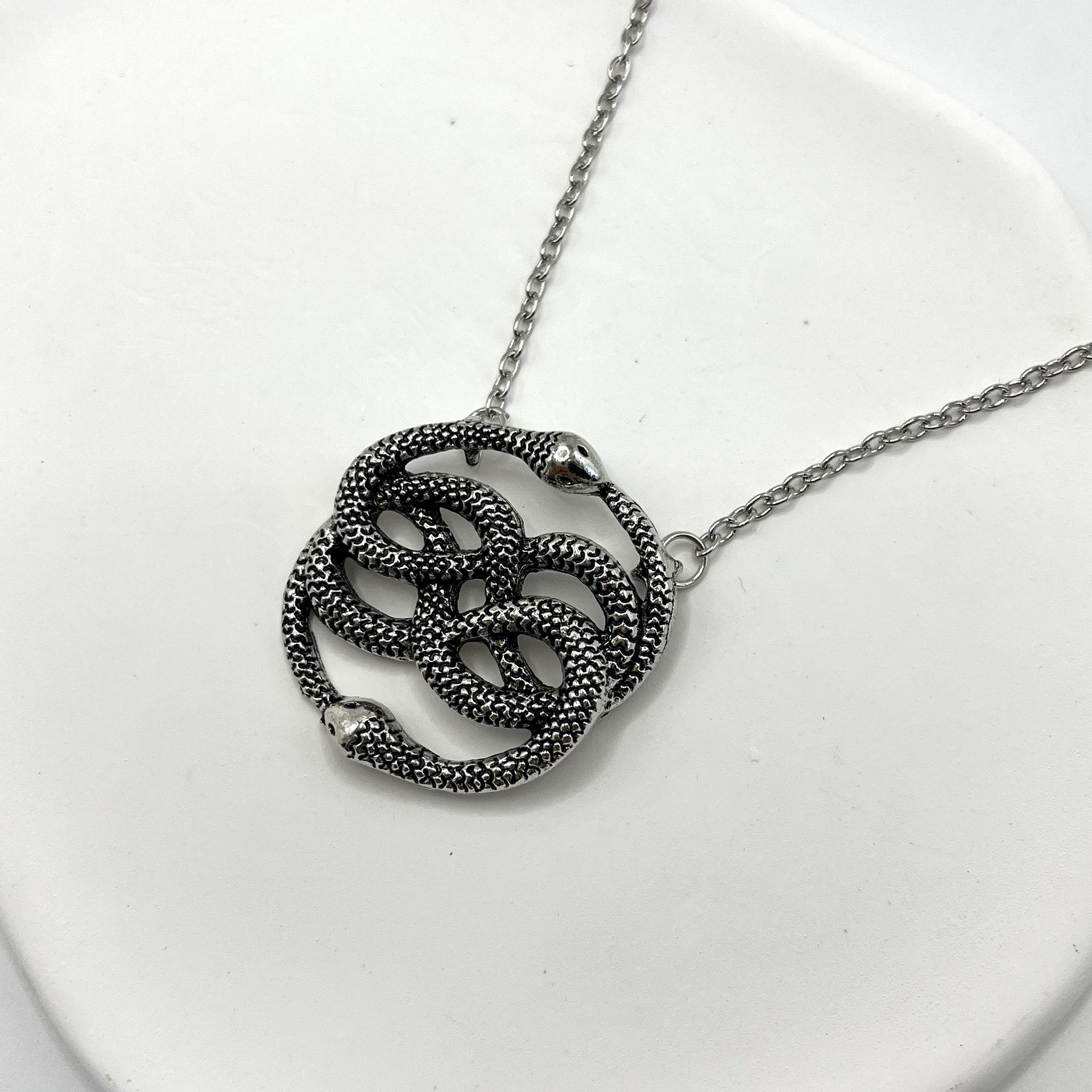 Necklace Two-color Snake Interlaced Neck Ornament Clavicle Chain Pendant 50CM(Necklace Size)
Necklace Two-color Snake Interlaced Neck Ornament Clavicle Chain Pendant 50CM(Necklace Size)