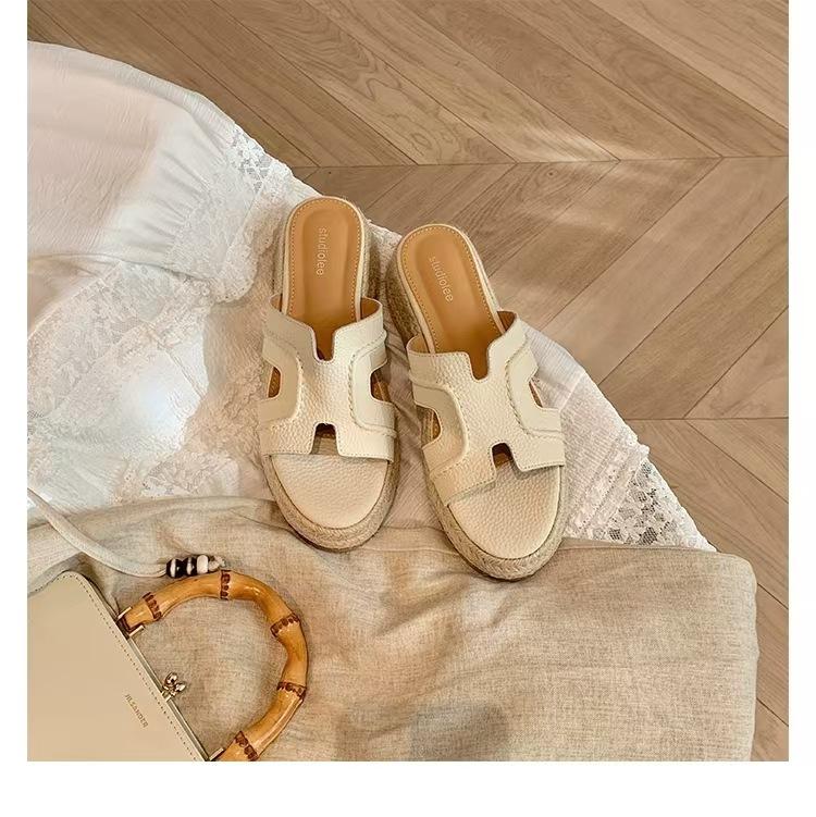 Sheepskin - 6cm inner height increase Ruth slippers women s summer outer wear one-word height increase slope heel cool slippers 40 срібний
Sheepskin - 6cm inner height increase Ruth slippers women s summer outer wear one-word height increase slope heel cool slippers 40 срібний