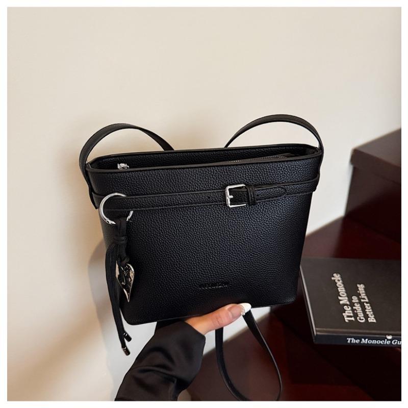 New niche simple lychee pattern bucket bag leisure commuting personalized belt buckle messenger women s bag чорний
New niche simple lychee pattern bucket bag leisure commuting personalized belt buckle messenger women s bag чорний
