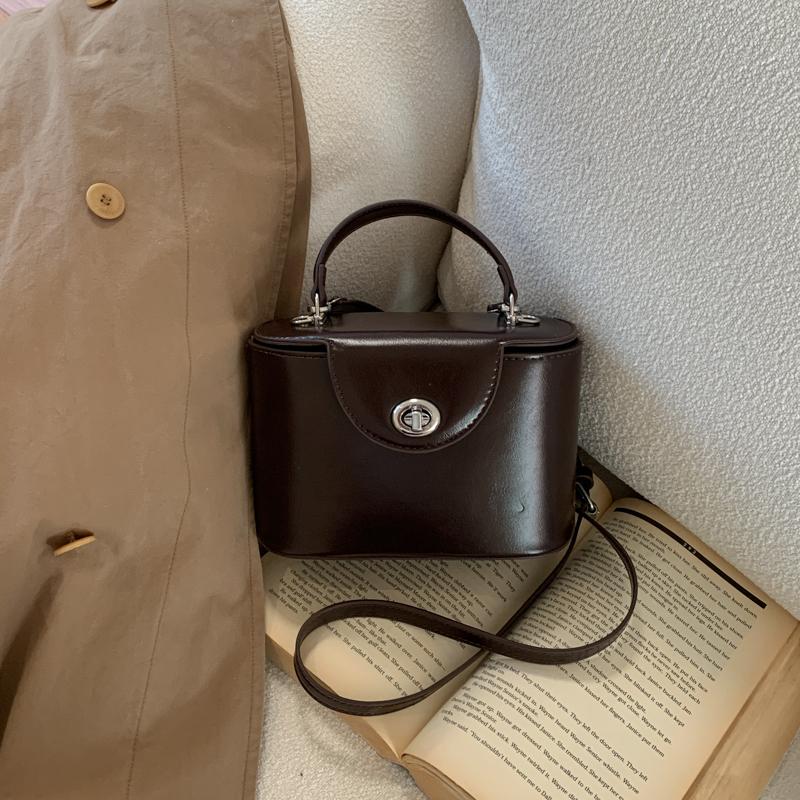 New Fashion Ladies Shoulder Bag Box Shape Casual Crossbody Small Handbag Women s Handbag Stylish Trendy Women s Bag
New Fashion Ladies Shoulder Bag Box Shape Casual Crossbody Small Handbag Women s Handbag Stylish Trendy Women s Bag