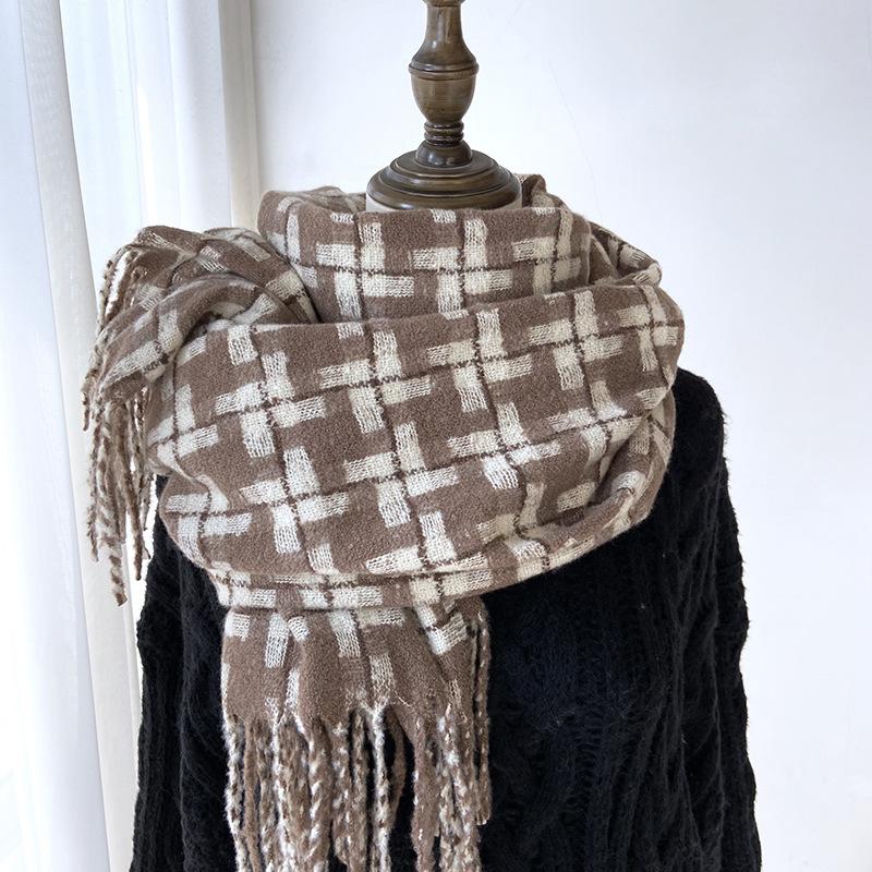 Клетчатый шарф женский осенне-зимний новый высококачественный длинный стиль студенческая парная шаль теплый и толстый шарф с кисточками 180*63cm
Клетчатый шарф женский осенне-зимний новый высококачественный длинный стиль студенческая парная шаль теплый и толстый шарф с кисточками 180*63cm