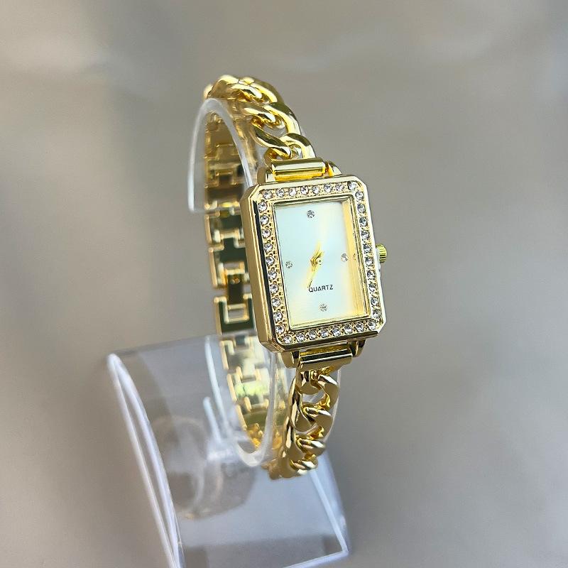 Women s Watch Niche Medieval Color Temperament Bracelet Watch Square Quartz Jewelry Watch золотой
Women s Watch Niche Medieval Color Temperament Bracelet Watch Square Quartz Jewelry Watch золотой
