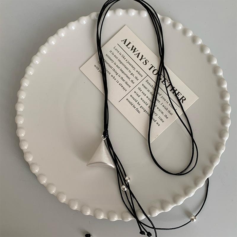 Fashion Simple Smooth Surface Stereo Triangle-shaped Pendant Multi-layered Black Leather Chain Necklace for Men Women Jewelry
Fashion Simple Smooth Surface Stereo Triangle-shaped Pendant Multi-layered Black Leather Chain Necklace for Men Women Jewelry