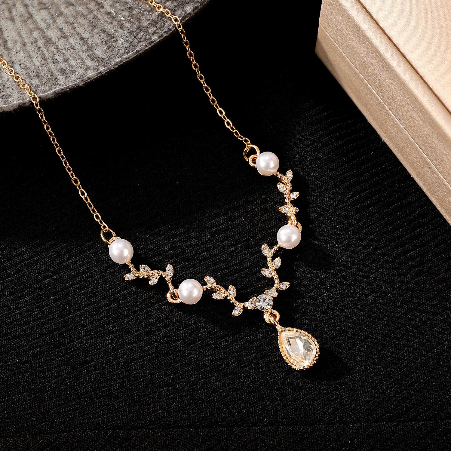 Fashion new autumn and winter antler necklace, fashionable Internet celebrity exquisite design versatile collarbone chain holiday necklace jewelry
Fashion new autumn and winter antler necklace, fashionable Internet celebrity exquisite design versatile collarbone chain holiday necklace jewelry