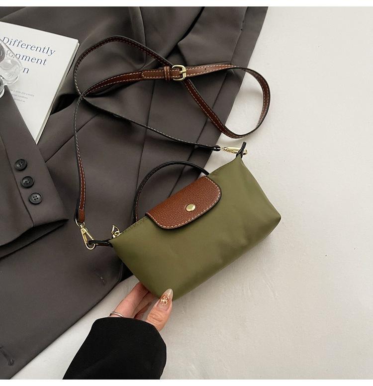 Модная мини-сумка-пельмень, повседневная наплечная сумка, новая высококлассная ретро нишевая простая и универсальная сумка через плечо зелёный
Модная мини-сумка-пельмень, повседневная наплечная сумка, новая высококлассная ретро нишевая простая и универсальная сумка через плечо зелёный