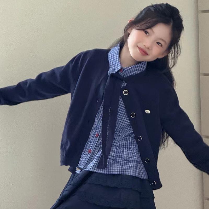 Autumn 2025 Girls Knit Cardigan 3-Piece Set: Adorable Academy Style for Kids 150 cm
Autumn 2025 Girls Knit Cardigan 3-Piece Set: Adorable Academy Style for Kids 150 cm