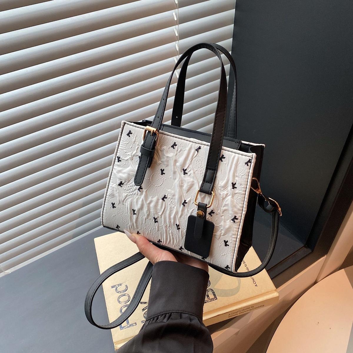 Cute bow Boston bag women s Korean sweet fashion versatile shoulder messenger bag Spice girl handbag
Cute bow Boston bag women s Korean sweet fashion versatile shoulder messenger bag Spice girl handbag