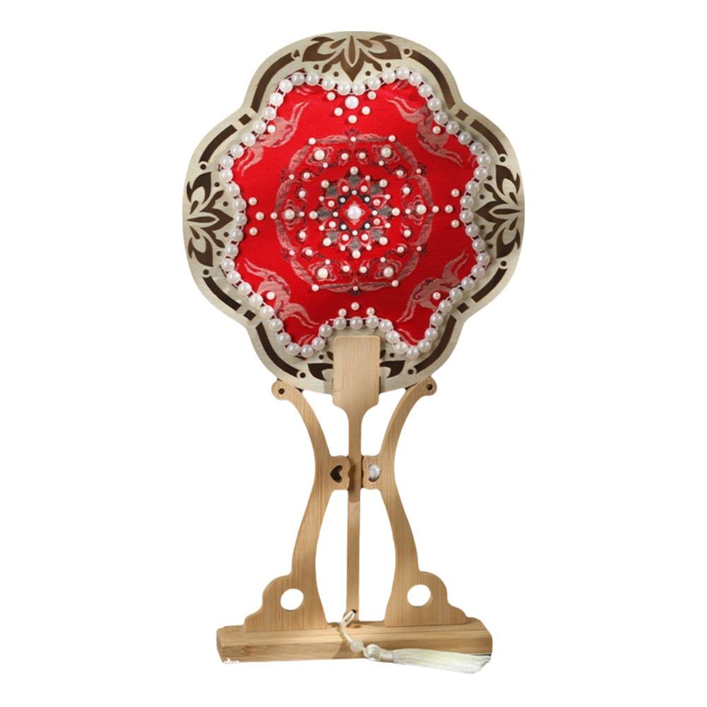 Винтажный ручной веер, вышитый вручную, элегантный веер с жемчугом, для Ханфу, Ципао Style 1
Винтажный ручной веер, вышитый вручную, элегантный веер с жемчугом, для Ханфу, Ципао Style 1