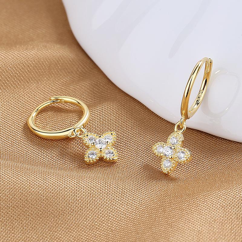 Simple Four-Leaf Clover Earrings Women S Personality Inlaid With Zircon Ear Buckles Temperament Flower Meilong Jewelry
Simple Four-Leaf Clover Earrings Women S Personality Inlaid With Zircon Ear Buckles Temperament Flower Meilong Jewelry