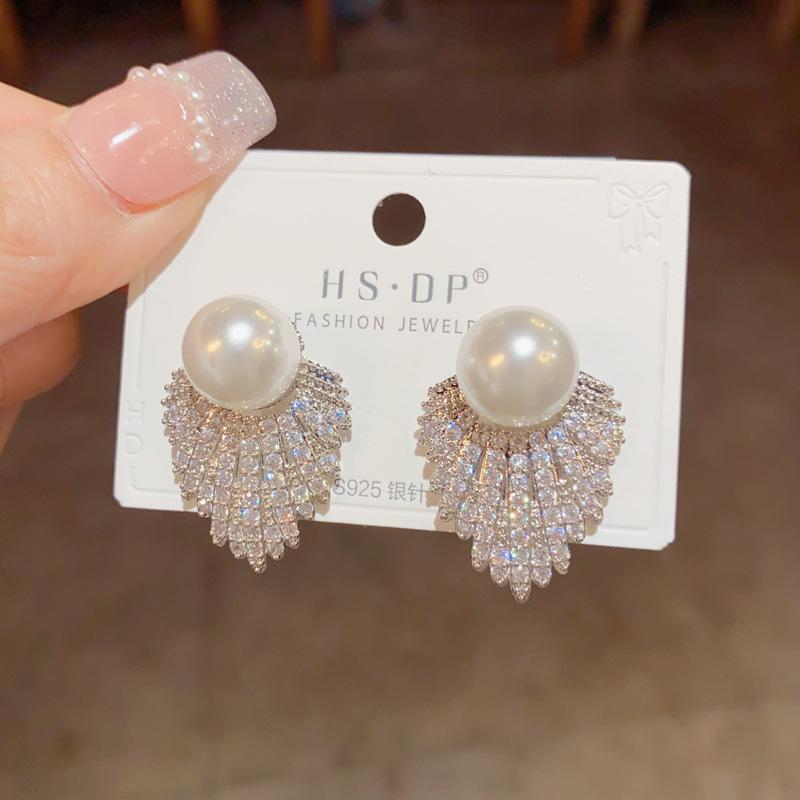 French design 111 silver needle pearl earrings stud earrings, high sense light luxury temperament earrings Internet celebrity earrings 925 silver needle
French design 111 silver needle pearl earrings stud earrings, high sense light luxury temperament earrings Internet celebrity earrings 925 silver needle