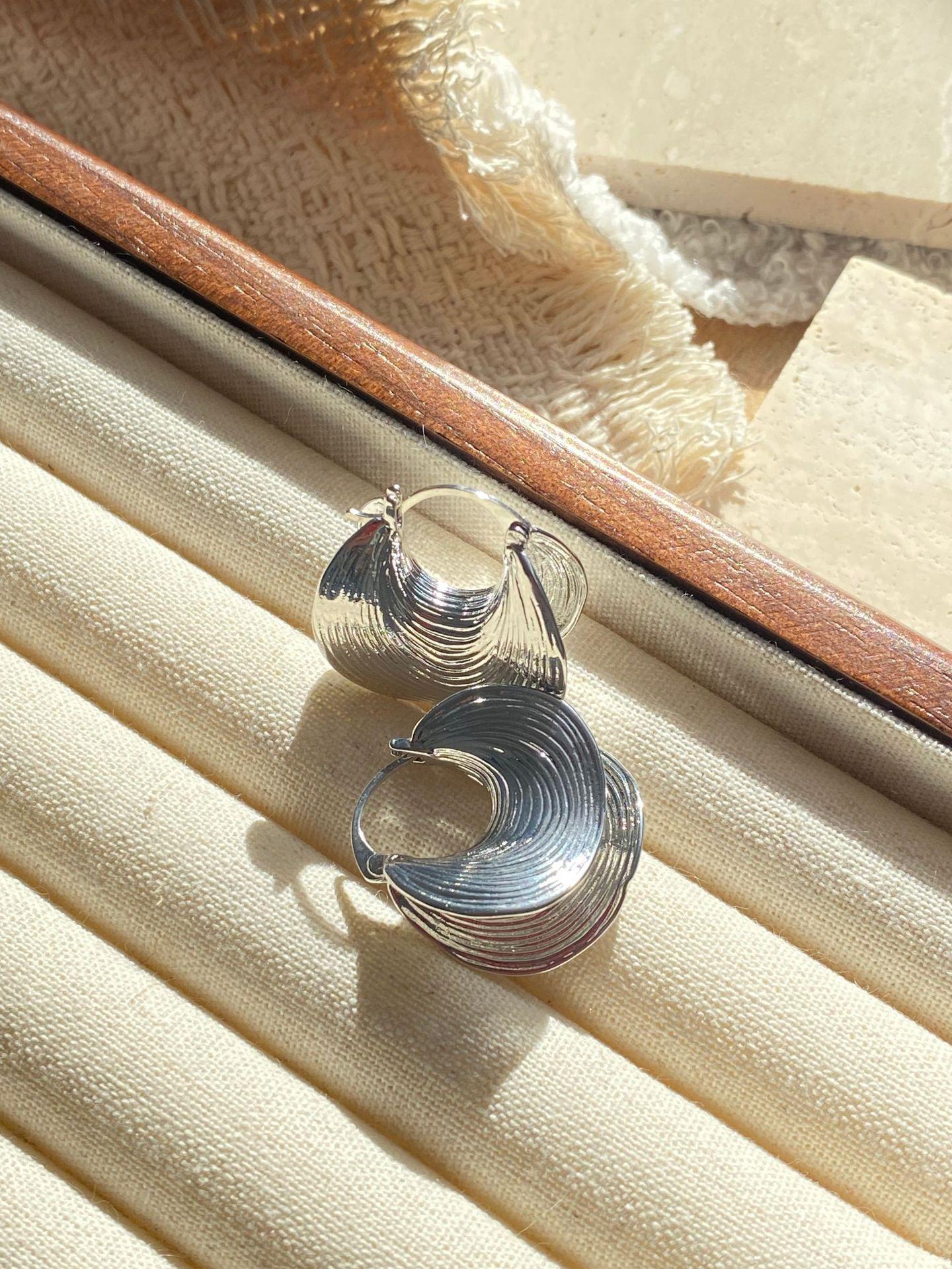 Cold Wind Retro Spiral Texture Earrings Women S Niche Design Exaggerated Earrings Fashion Personalized Texture Earrings
Cold Wind Retro Spiral Texture Earrings Women S Niche Design Exaggerated Earrings Fashion Personalized Texture Earrings