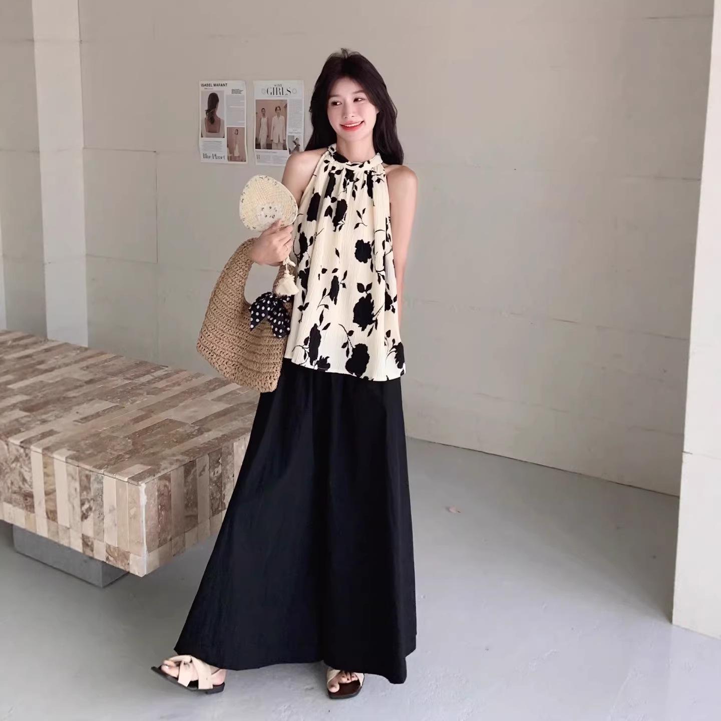 Women s Bohemian Halter Neck Floral Chiffon Top for Summer Beach Vacation 2026 Large
Women s Bohemian Halter Neck Floral Chiffon Top for Summer Beach Vacation 2026 Large