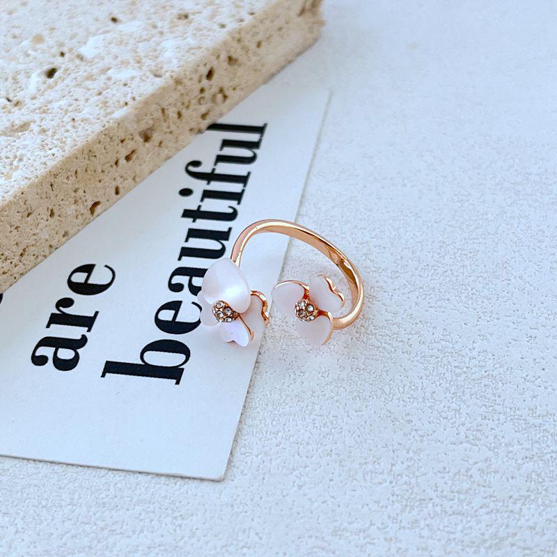 Элегантное металлическое кольцо с цветком из натуральной ракушки Size 8 розового золота
Элегантное металлическое кольцо с цветком из натуральной ракушки Size 8 розового золота