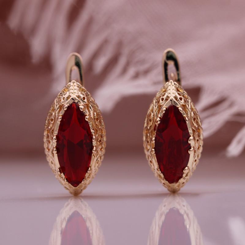 Fashion Drop Earrings Trend With Red Green Horse Eye For Women Rose Gold Vintage Craftsmanship Earrings рожевий колір золота/червоний
Fashion Drop Earrings Trend With Red Green Horse Eye For Women Rose Gold Vintage Craftsmanship Earrings рожевий колір золота/червоний