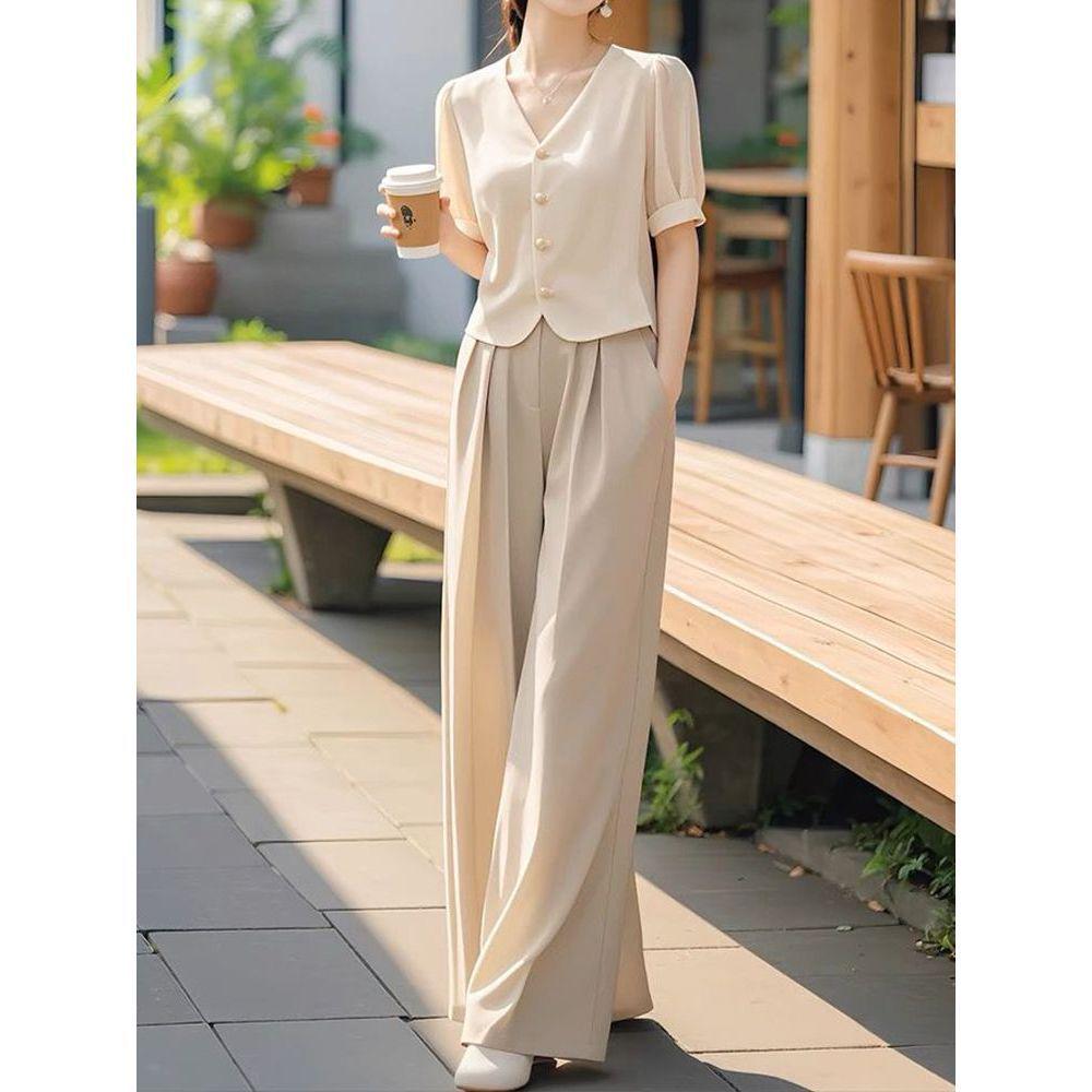 Early Autumn Elegant Women s Two-Piece Set: Sophisticated High-End Fashion for the Socialite M (95-110 lbs)
Early Autumn Elegant Women s Two-Piece Set: Sophisticated High-End Fashion for the Socialite M (95-110 lbs)