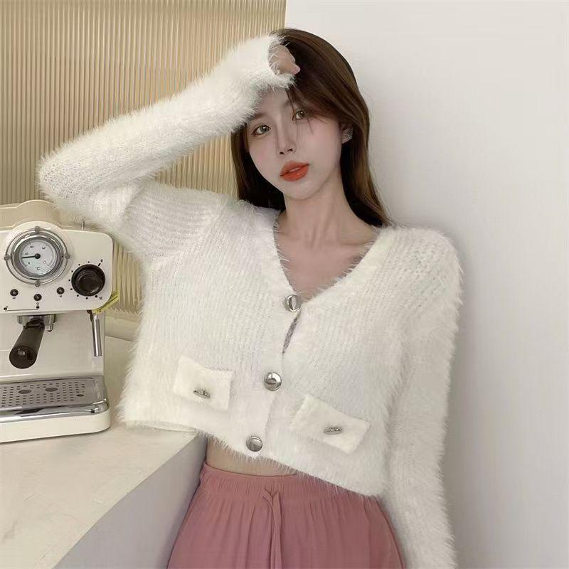 Autumn short retro knitted cardigan with a niche fragrance, long sleeved French style new mink jacket top One Size білий
Autumn short retro knitted cardigan with a niche fragrance, long sleeved French style new mink jacket top One Size білий