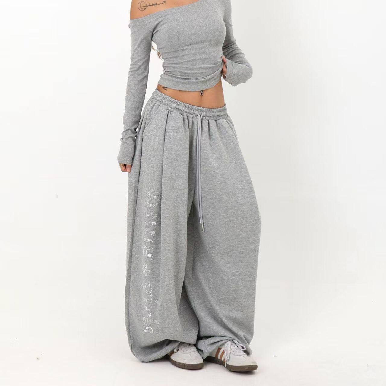 Women s Retro Jazz Dance Wide-Leg Sweatpants with Stylish Letter Details S серый
Women s Retro Jazz Dance Wide-Leg Sweatpants with Stylish Letter Details S серый