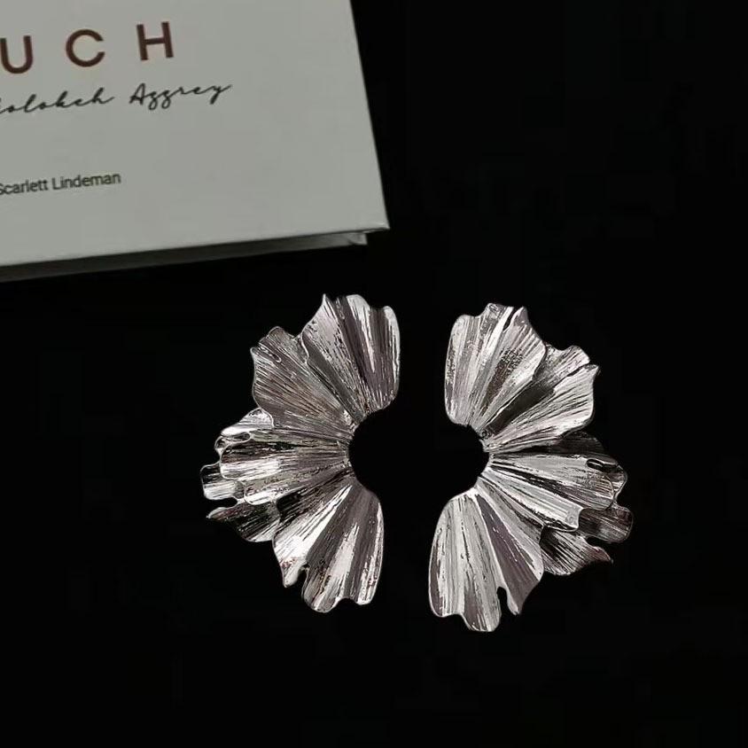 Преувеличенные винтажные многослойные серьги с цветочным узором и листьями гинкго для женщин
Преувеличенные винтажные многослойные серьги с цветочным узором и листьями гинкго для женщин