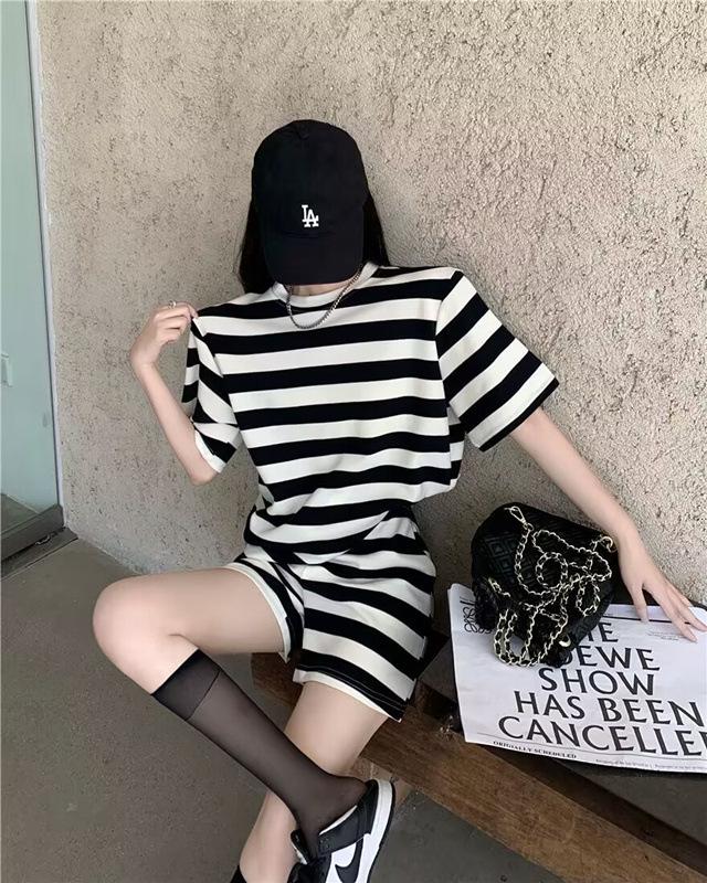 2023 Summer Retro Hong Kong Style Women s Casual Two-Piece Set - Short Sleeve Sportswear Fashion XL зелёный
2023 Summer Retro Hong Kong Style Women s Casual Two-Piece Set - Short Sleeve Sportswear Fashion XL зелёный