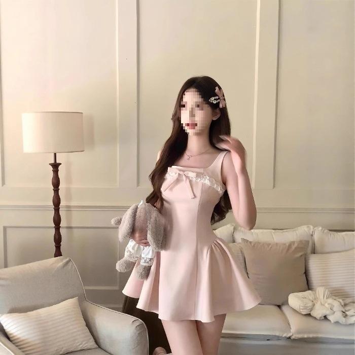 Pink dress summer new French bow suspender waist word thin princess puffy skirt S розовый
Pink dress summer new French bow suspender waist word thin princess puffy skirt S розовый
