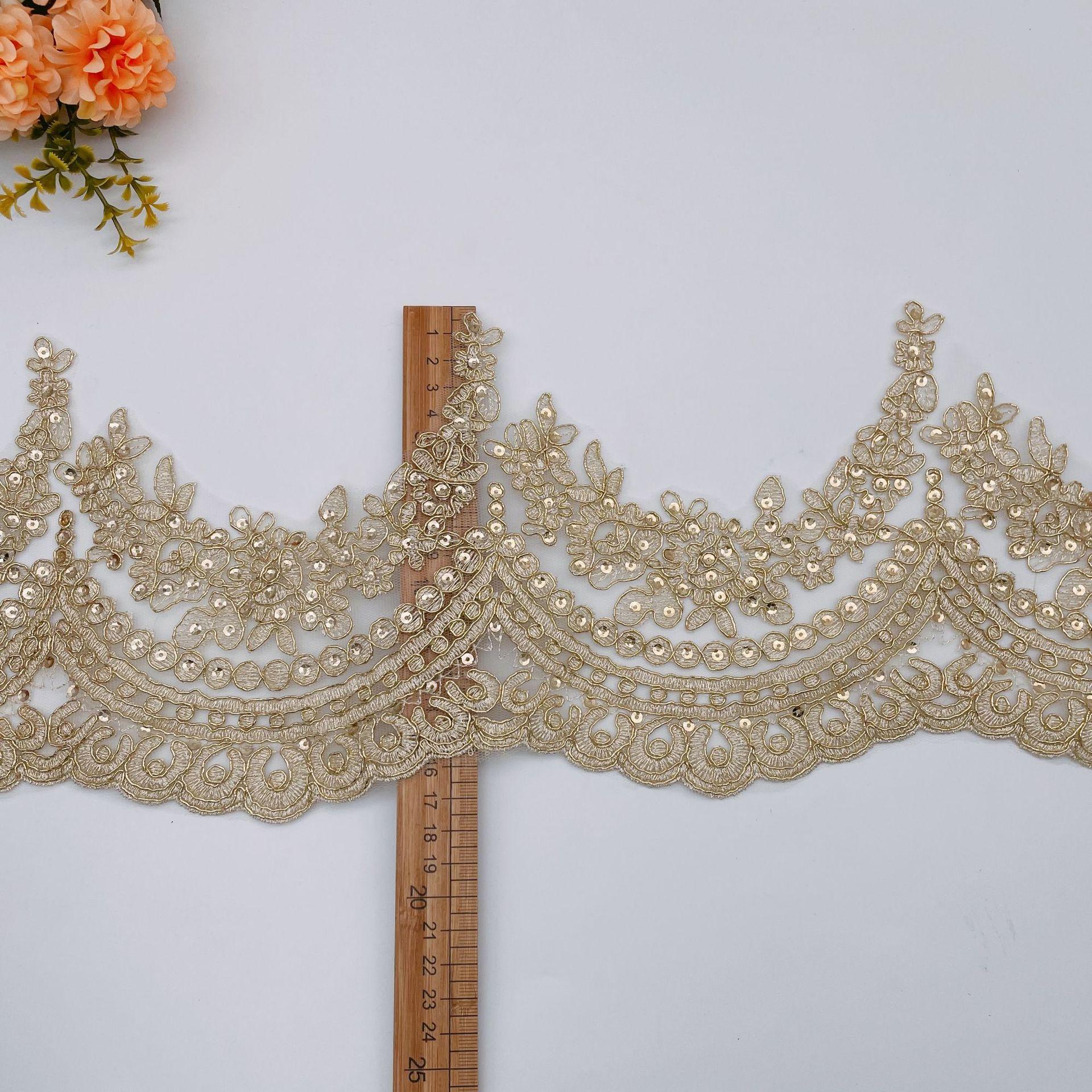 Золотое кружево на косточках, вышитое свадебное платье, детские модные аксессуары, ювелирные изделия для фаты ручной работы, ширина 17 см with gold + sequins/height 17CM
Золотое кружево на косточках, вышитое свадебное платье, детские модные аксессуары, ювелирные изделия для фаты ручной работы, ширина 17 см with gold + sequins/height 17CM