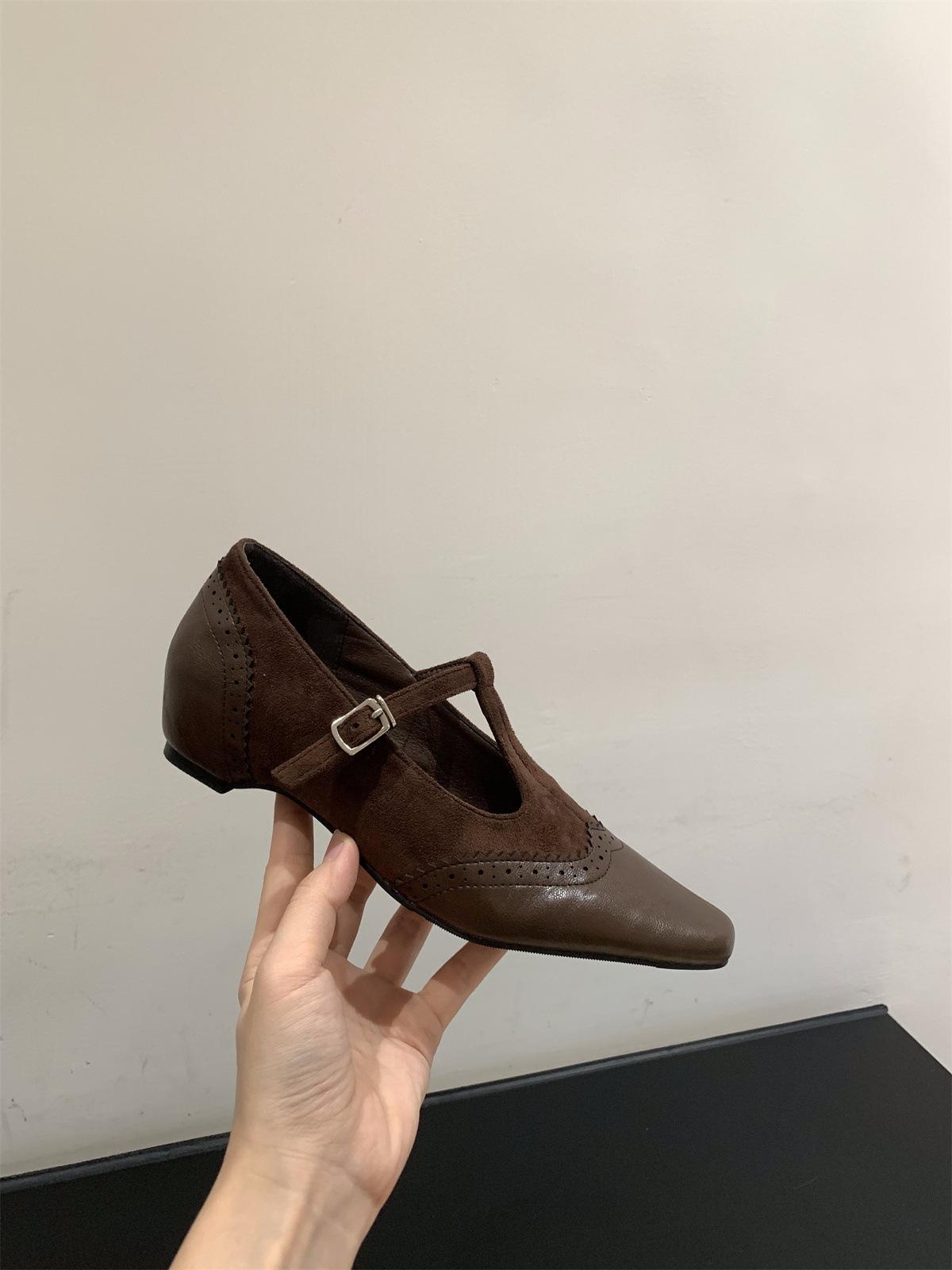 Inner heightening suede splicing Mary Jane single shoes shoes 2025 French style with skirt evening shoes 40
Inner heightening suede splicing Mary Jane single shoes shoes 2025 French style with skirt evening shoes 40