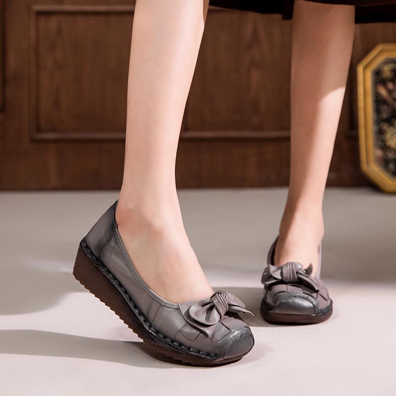 Women s Genuine Leather Slip-On Wedge Shoes - Retro Ethnic Style, Soft Sole, Shallow Mouth, for Middle-Aged Mothers 38
Women s Genuine Leather Slip-On Wedge Shoes - Retro Ethnic Style, Soft Sole, Shallow Mouth, for Middle-Aged Mothers 38