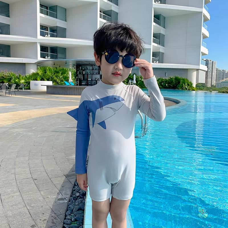 Korean Boys Long-Sleeve Shark Swimsuit - Fashionable Sun Protection Beachwear for Children 90 (Height ~80cm)
Korean Boys Long-Sleeve Shark Swimsuit - Fashionable Sun Protection Beachwear for Children 90 (Height ~80cm)