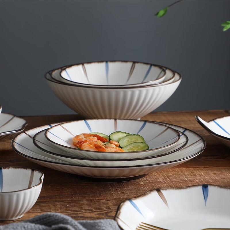 MOSS VINE Blue & White Ceramic 18-Piece Dinnerware Set
MOSS VINE Blue & White Ceramic 18-Piece Dinnerware Set