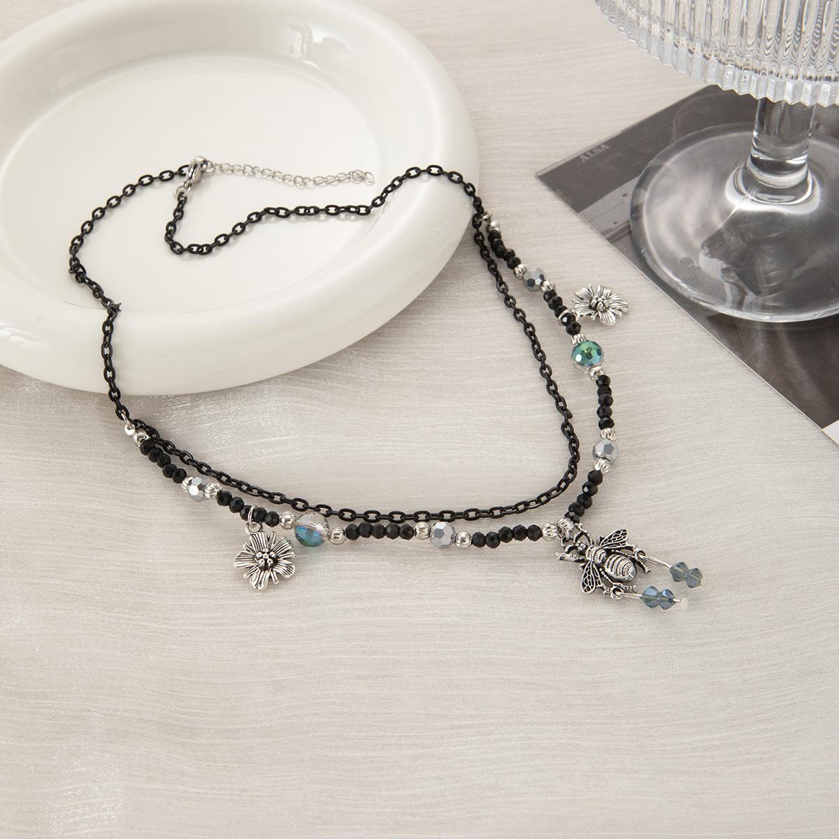 Ethnic Style Necklace Multi-Layer Retro Flower Bee Beaded Collarbone Chain Classic High-End Fashion Accessories
Ethnic Style Necklace Multi-Layer Retro Flower Bee Beaded Collarbone Chain Classic High-End Fashion Accessories