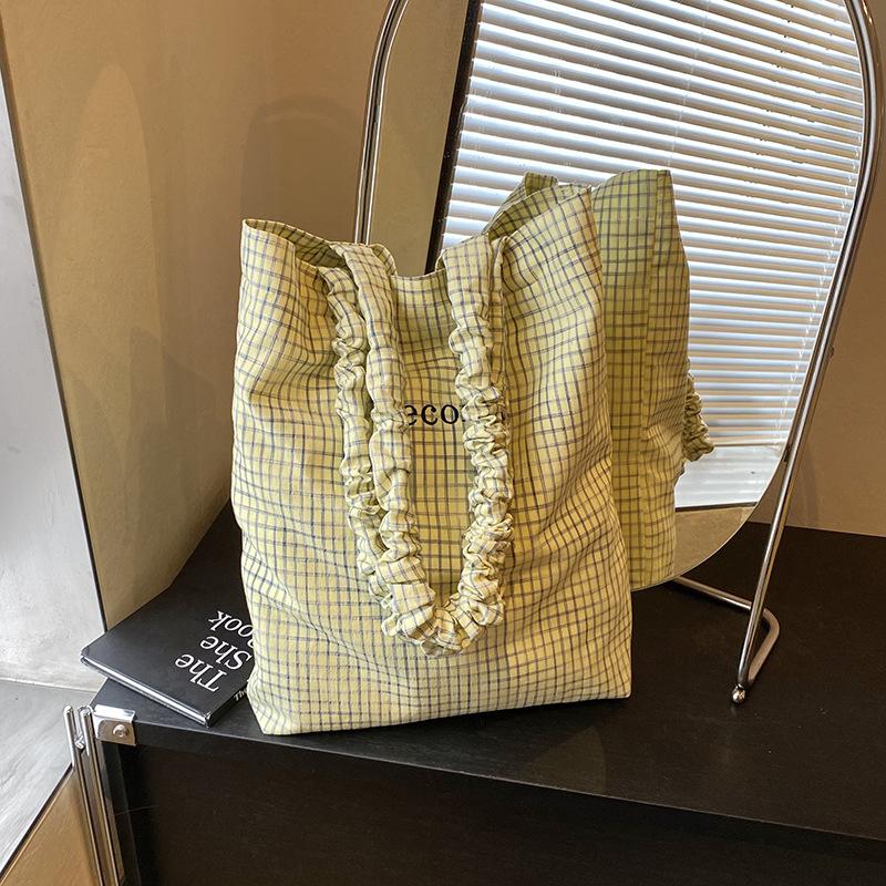 Casual canvas bag Korean lazy style underarm bag women s 2025 new plaid tote bag pleated shoulder bag зелёный
Casual canvas bag Korean lazy style underarm bag women s 2025 new plaid tote bag pleated shoulder bag зелёный
