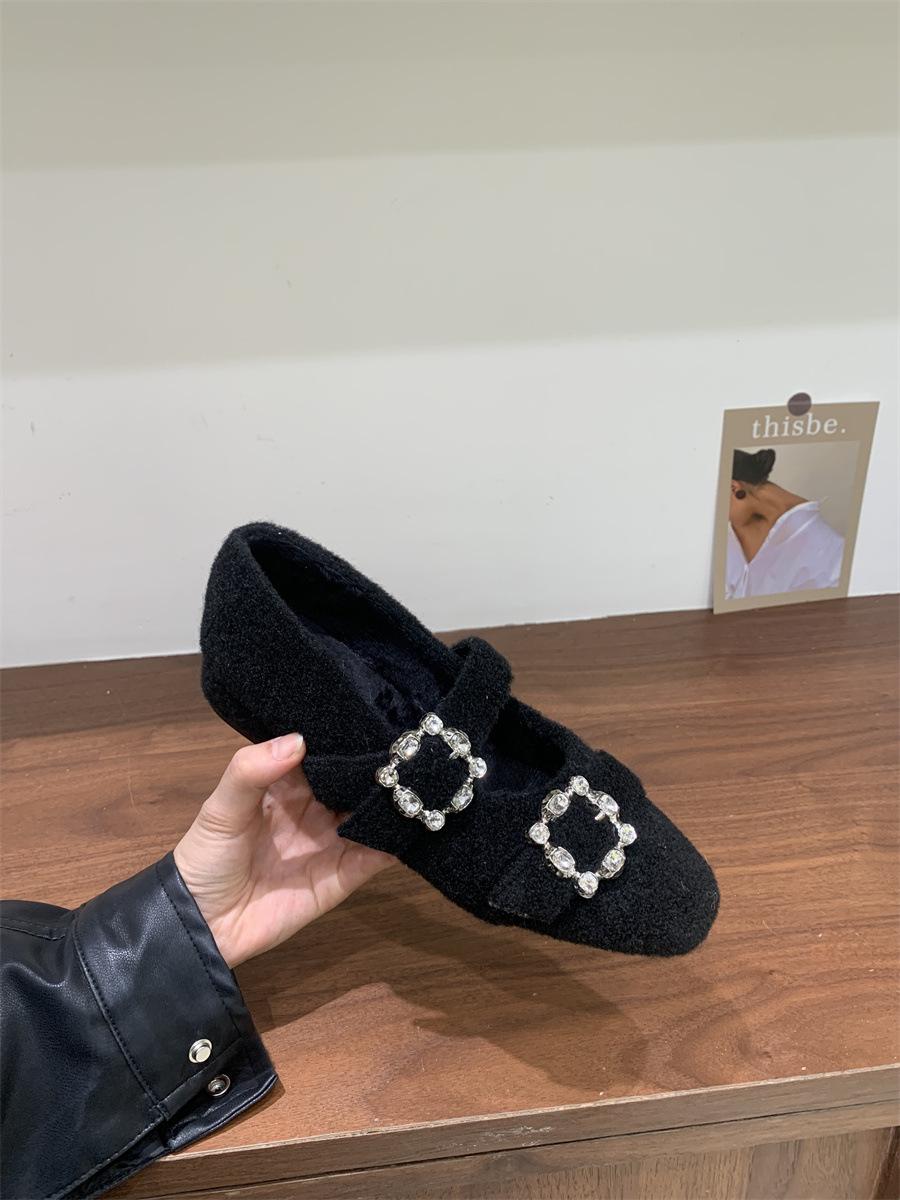 Coarse heel velvet cotton single shoes square head rhinestone metal buckle warm Mary Jane shoes Doudou shoes 40 чорний
Coarse heel velvet cotton single shoes square head rhinestone metal buckle warm Mary Jane shoes Doudou shoes 40 чорний