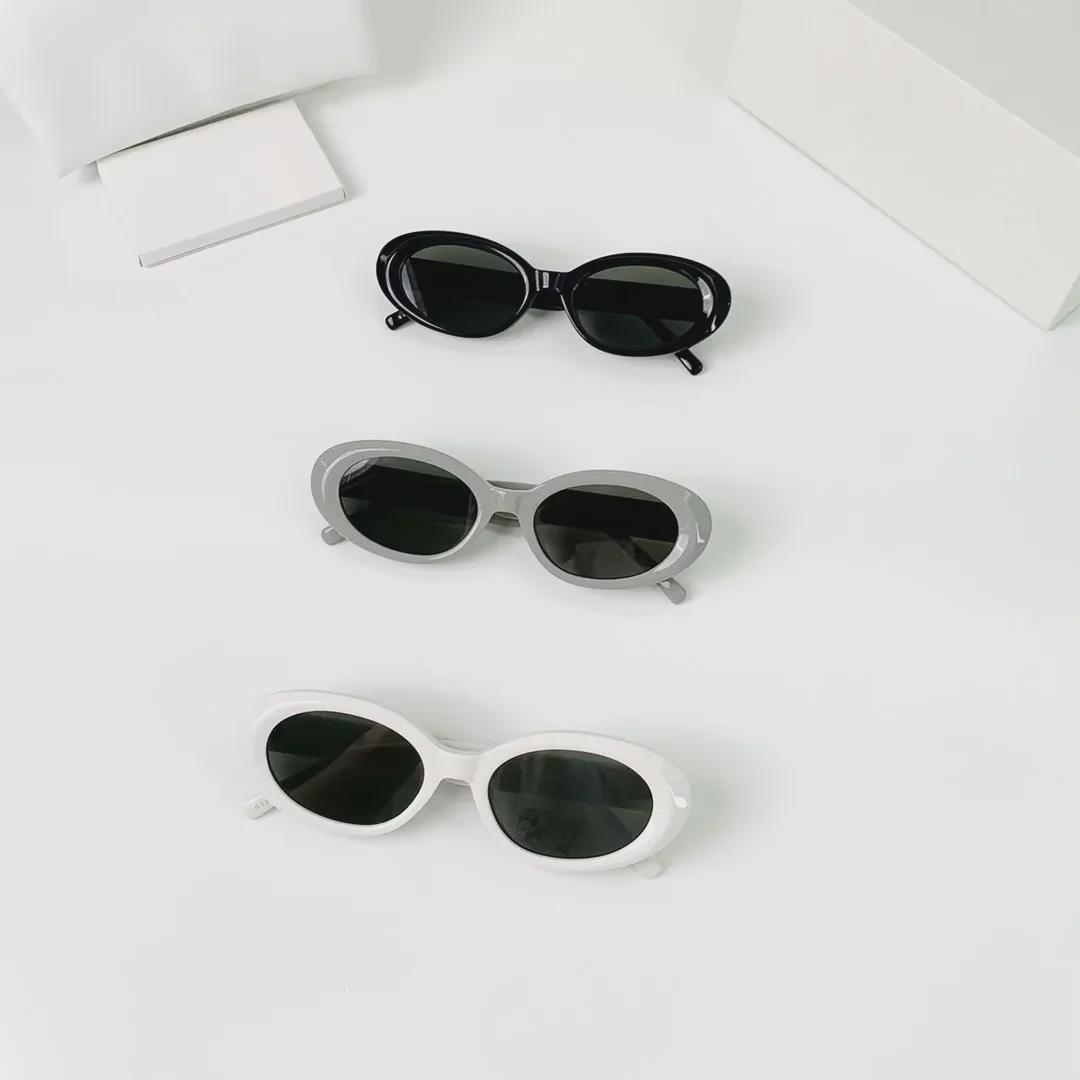 Солнцезащитные очки Margiela Oval Frame Cat-Eye MM107 2024 года — модные женские солнцезащитные очки 54-20-145 белый
Солнцезащитные очки Margiela Oval Frame Cat-Eye MM107 2024 года — модные женские солнцезащитные очки 54-20-145 белый
