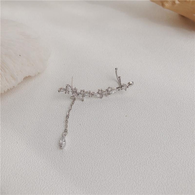 S Silver Needle French Earrings Earbone Clip Integrated Super Immortal Design Zircon Water Drop Earrings Tide Earrings 925 silver
S Silver Needle French Earrings Earbone Clip Integrated Super Immortal Design Zircon Water Drop Earrings Tide Earrings 925 silver