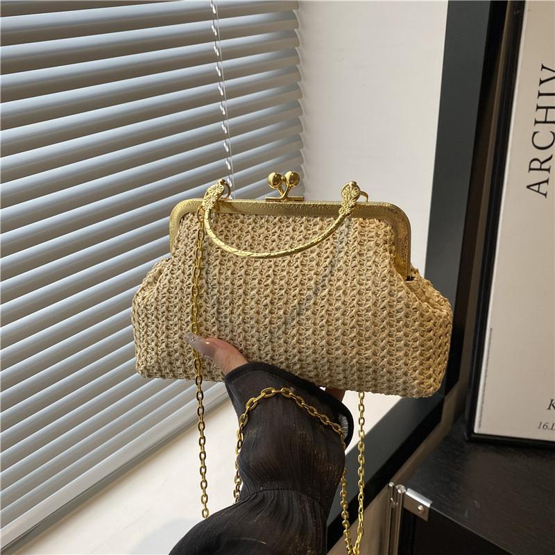 Модная и красивая сумка-ракушка в стиле легкой роскоши, летняя новинка, высококлассная темпераментная портативная наплечная сумка-мессенджер бежевый
Модная и красивая сумка-ракушка в стиле легкой роскоши, летняя новинка, высококлассная темпераментная портативная наплечная сумка-мессенджер бежевый