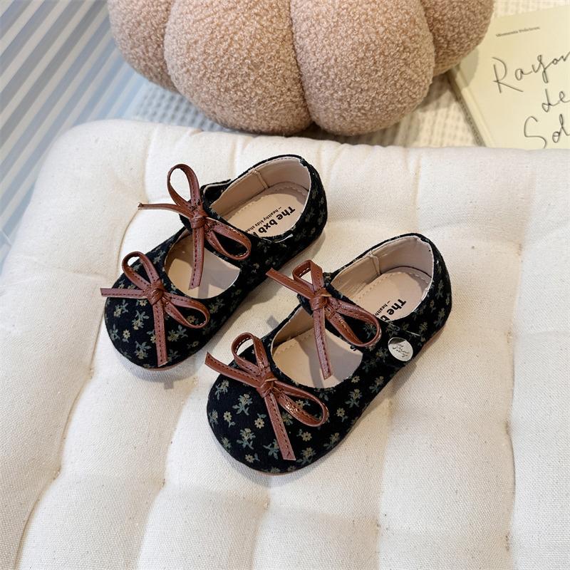 Туфли принцессы для маленькой девочки, мягкая подошва, осень, новые, детские маленькие кожаные туфли с цветочным принтом, для 1-2 лет, женские, туфли-сокровище, модные 25 чёрный
Туфли принцессы для маленькой девочки, мягкая подошва, осень, новые, детские маленькие кожаные туфли с цветочным принтом, для 1-2 лет, женские, туфли-сокровище, модные 25 чёрный