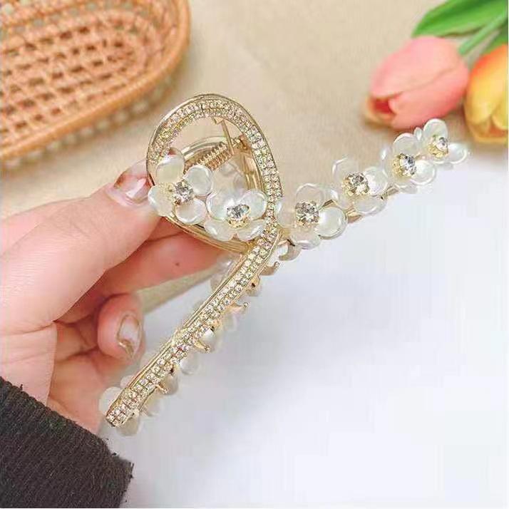 Корейский стиль заколка-краб для волос с цветком из страз
Корейский стиль заколка-краб для волос с цветком из страз