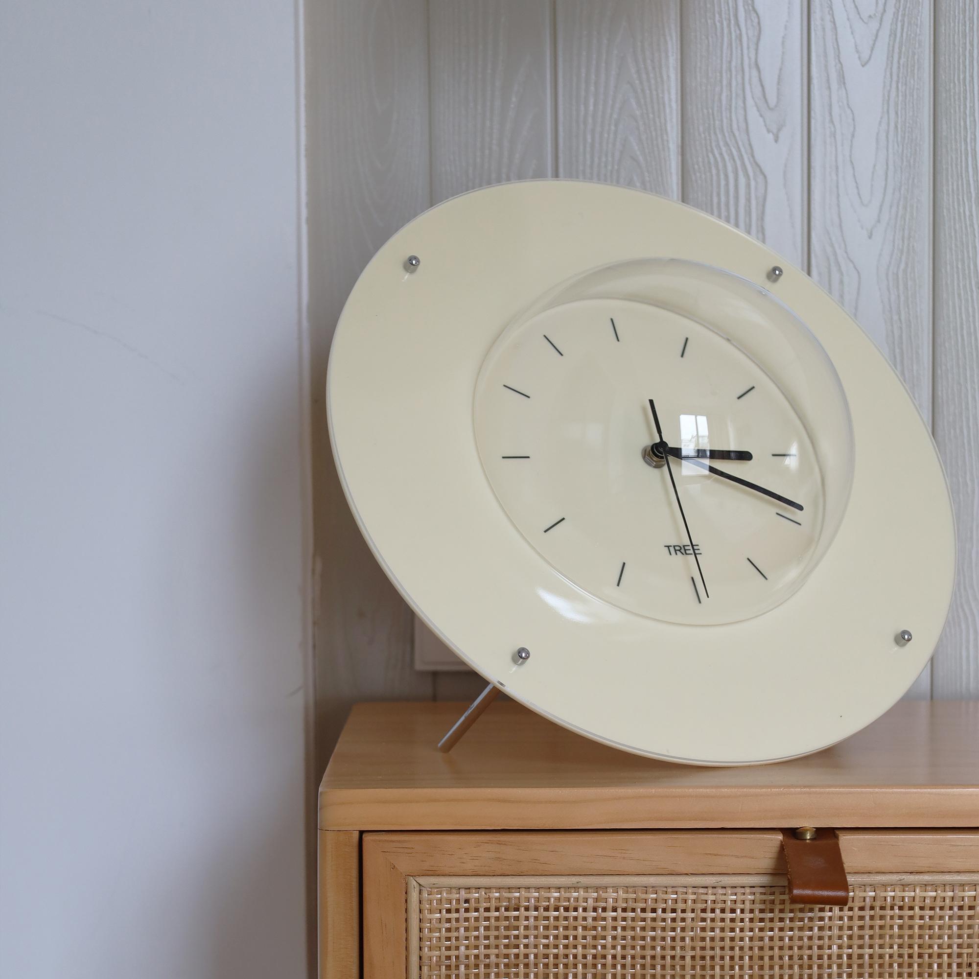 Acrylic Space Design UFO Clock Creative Retro Modern Silent Living Room Minimalist Alarm Clock Nordic Pointer Decoration Clock
Acrylic Space Design UFO Clock Creative Retro Modern Silent Living Room Minimalist Alarm Clock Nordic Pointer Decoration Clock