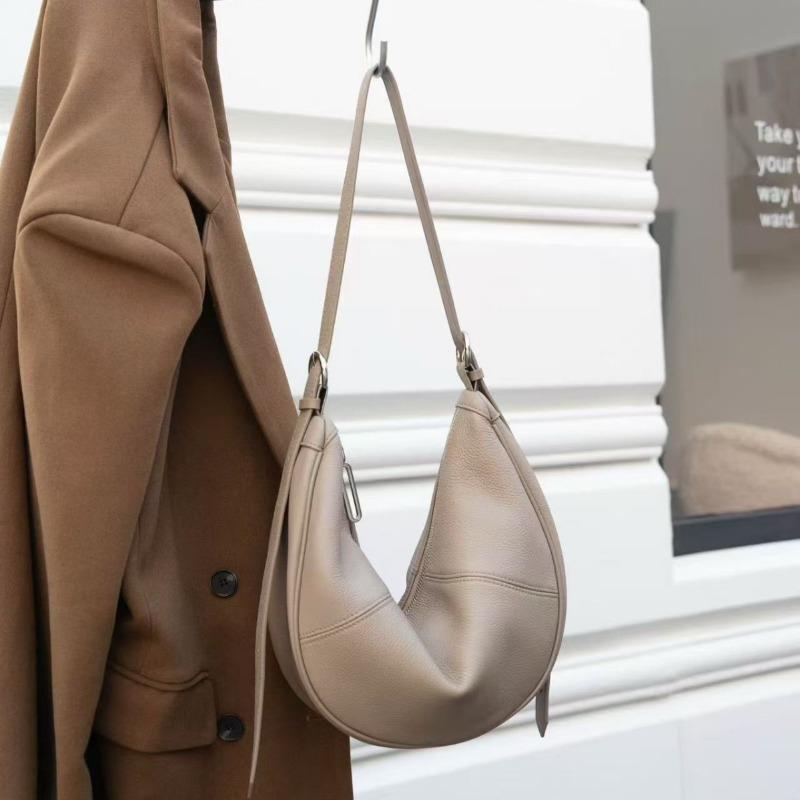 Кожаная женская сумка, сумка через плечо, большая вместимость, нишевый дизайн, сумка подмышку, из коровьей кожи, для поездок на работу, сумка-мессенджер, сумка-пельмень 24*11*20cm хаки
Кожаная женская сумка, сумка через плечо, большая вместимость, нишевый дизайн, сумка подмышку, из коровьей кожи, для поездок на работу, сумка-мессенджер, сумка-пельмень 24*11*20cm хаки