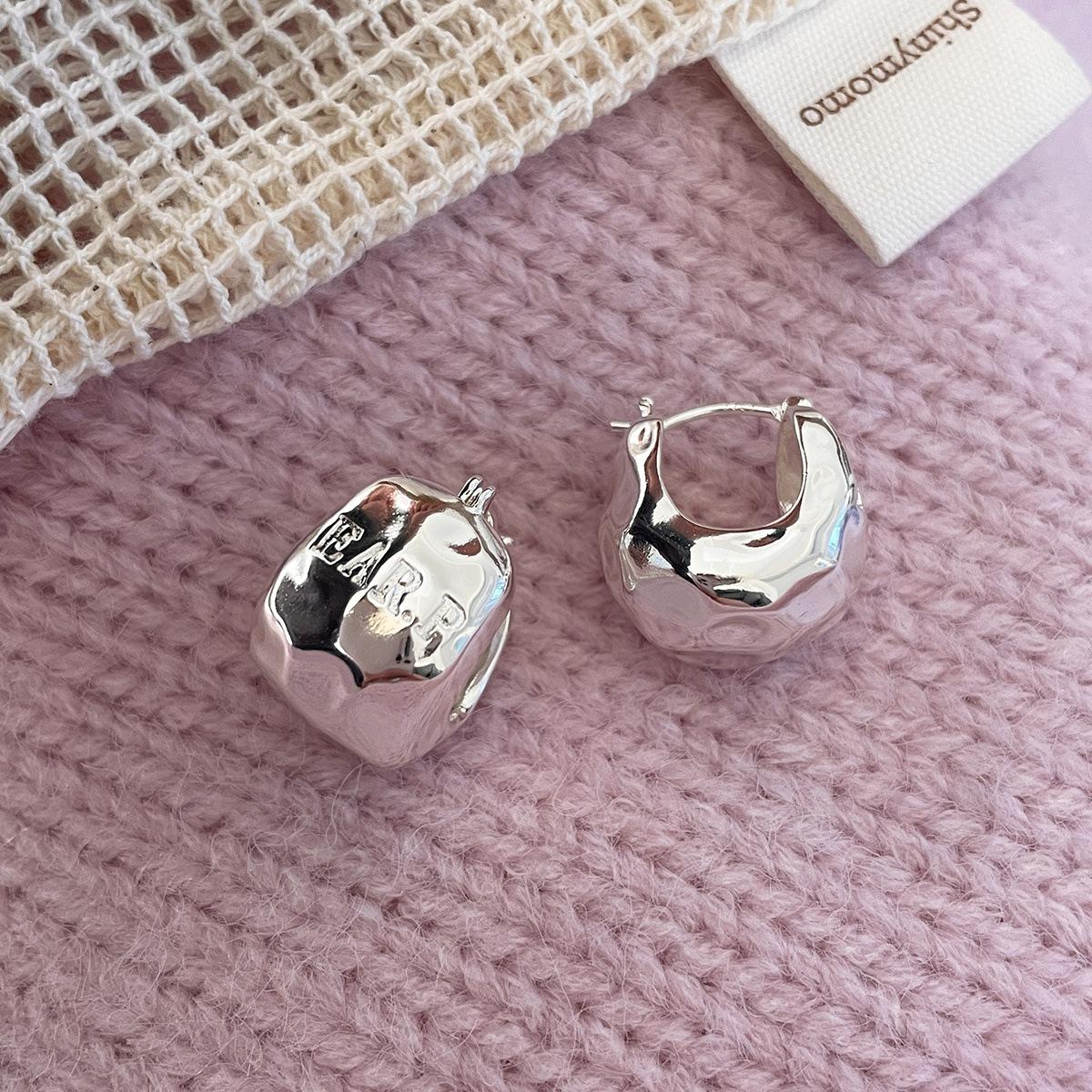 925 серебряные игольчатые серьги неправильной формы женские легкие роскошные серьги в повседневном стиле изысканные нишевые высококачественные новые серьги новые 925 silver needle
925 серебряные игольчатые серьги неправильной формы женские легкие роскошные серьги в повседневном стиле изысканные нишевые высококачественные новые серьги новые 925 silver needle