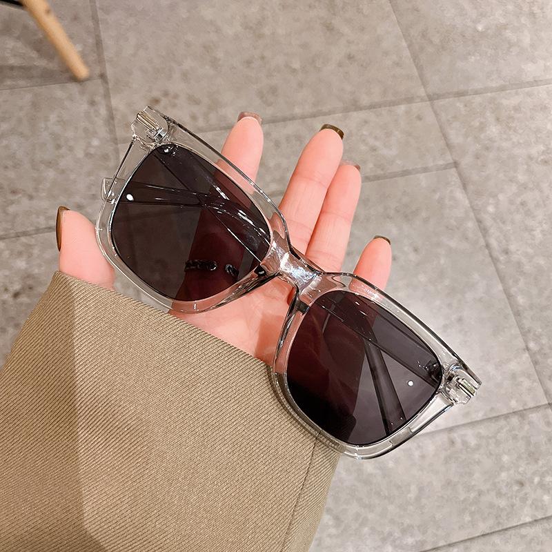 Korean Fashionable Sunglasseses Men And Women Latest Square-shaped Shape UV Shielding Women’s Sunglasseses Top Superior Quality Travel Use Sunglass
Korean Fashionable Sunglasseses Men And Women Latest Square-shaped Shape UV Shielding Women’s Sunglasseses Top Superior Quality Travel Use Sunglass