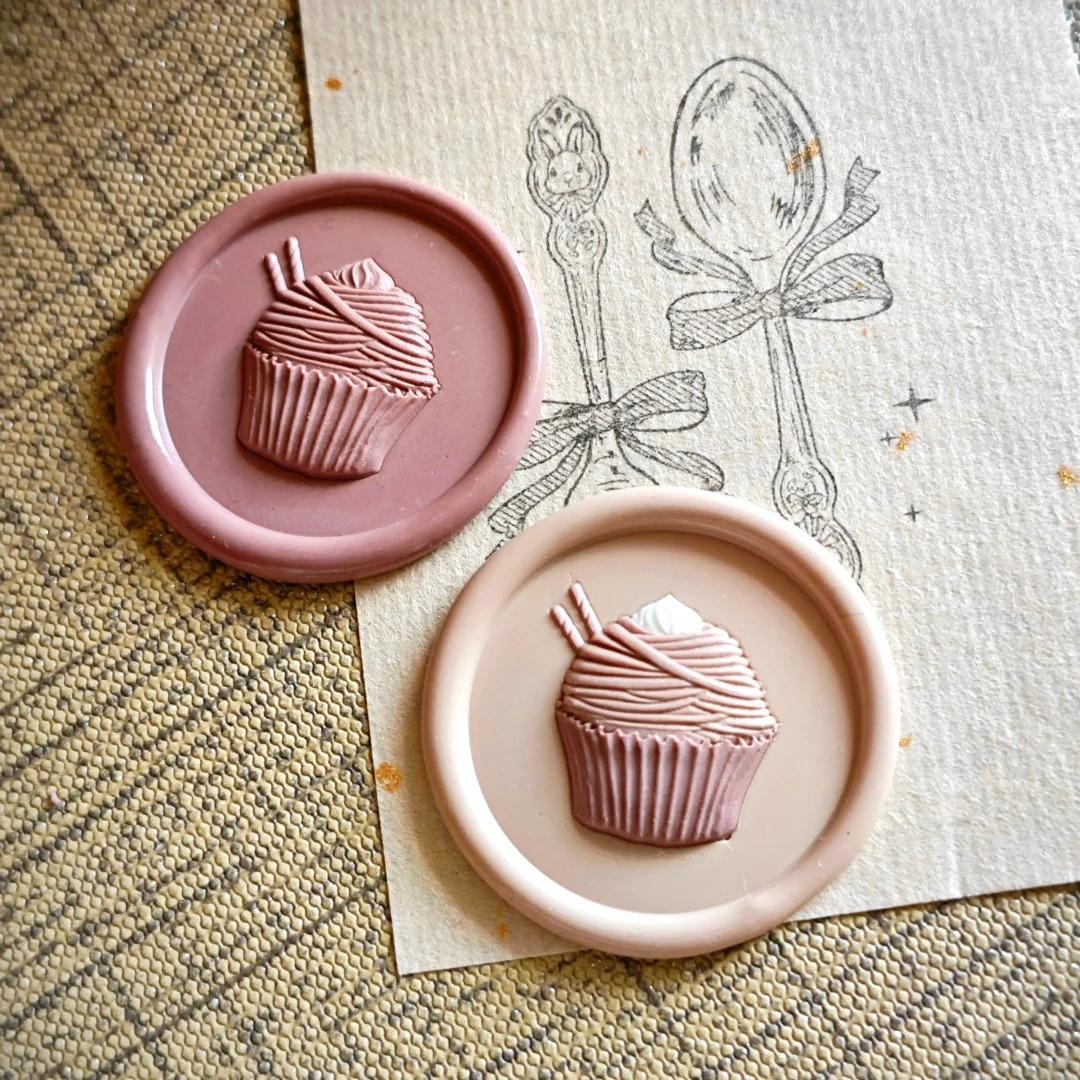 Bronze Head Fire Seal Stamp Animal Carving Embossing Cute Rabbit Cake Rabbit Unusual Shape Engraving
Bronze Head Fire Seal Stamp Animal Carving Embossing Cute Rabbit Cake Rabbit Unusual Shape Engraving
